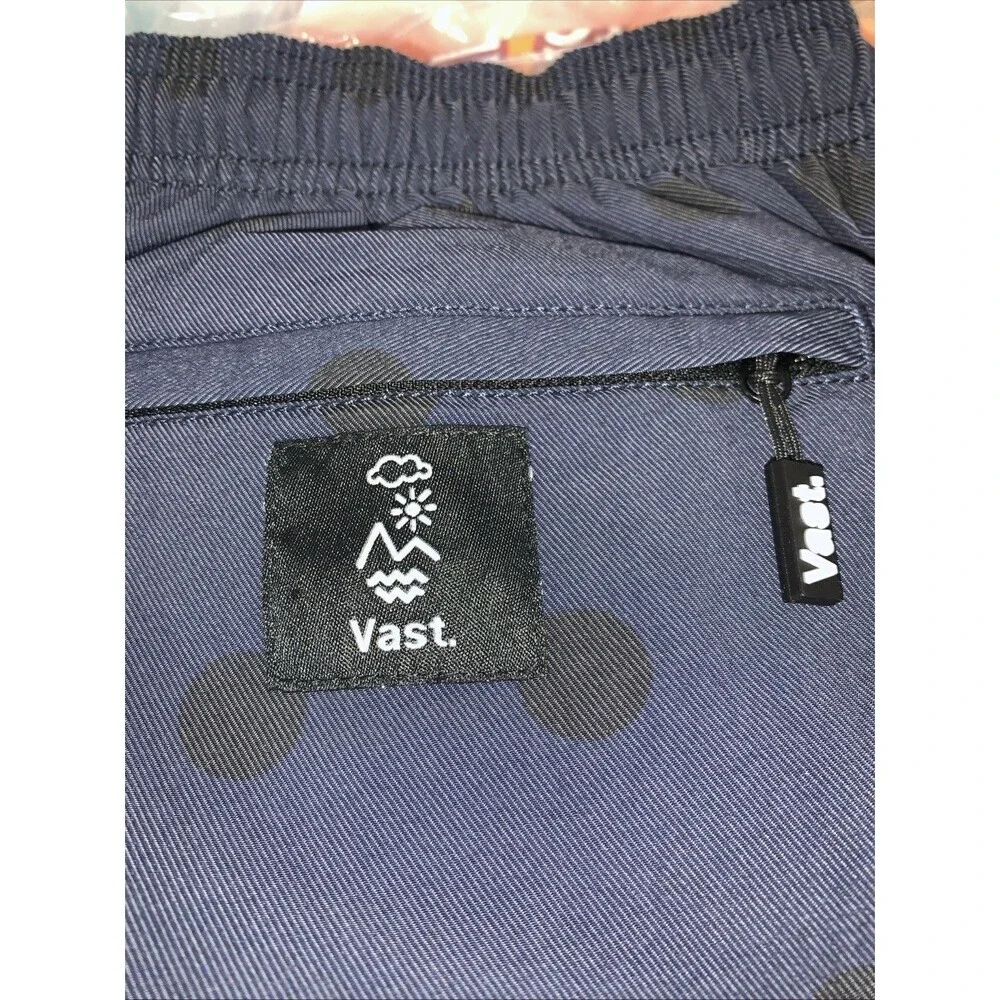 Nwt Vast‎ Men Size Med Navy With Dots Shorts